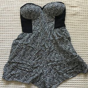 2/$30 ☀️ Strapless Xhilaration Bustier Romper